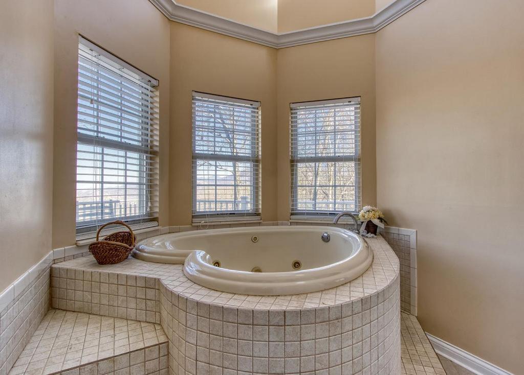 Ober Hideaway, Hot Tub, Wifi, 1089 Free Tickets Each Paid Day, Dollywood And More Gatlinburg Ngoại thất bức ảnh