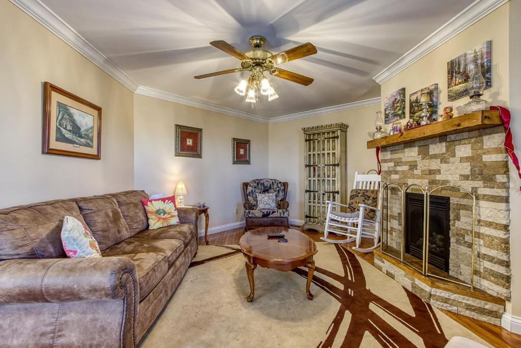 Ober Hideaway, Hot Tub, Wifi, 1089 Free Tickets Each Paid Day, Dollywood And More Gatlinburg Ngoại thất bức ảnh